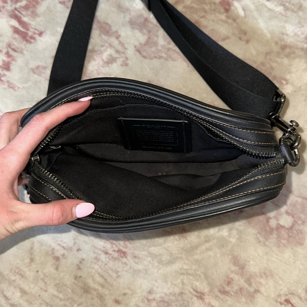 Coach Black Leather Messenger Bag with Adjustable Strap - Picture 3 of 5